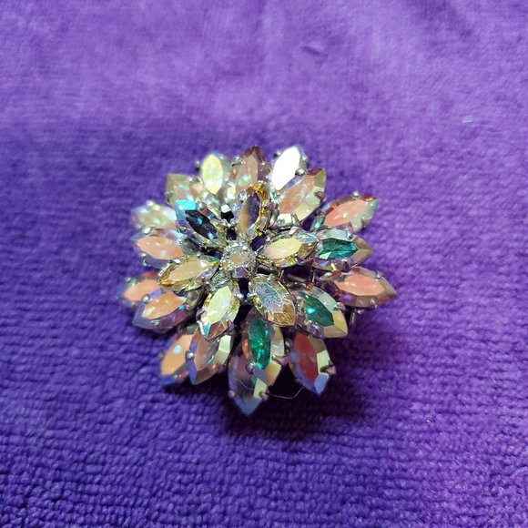 Vintage Beautiful Brooch - Picture 1 of 6